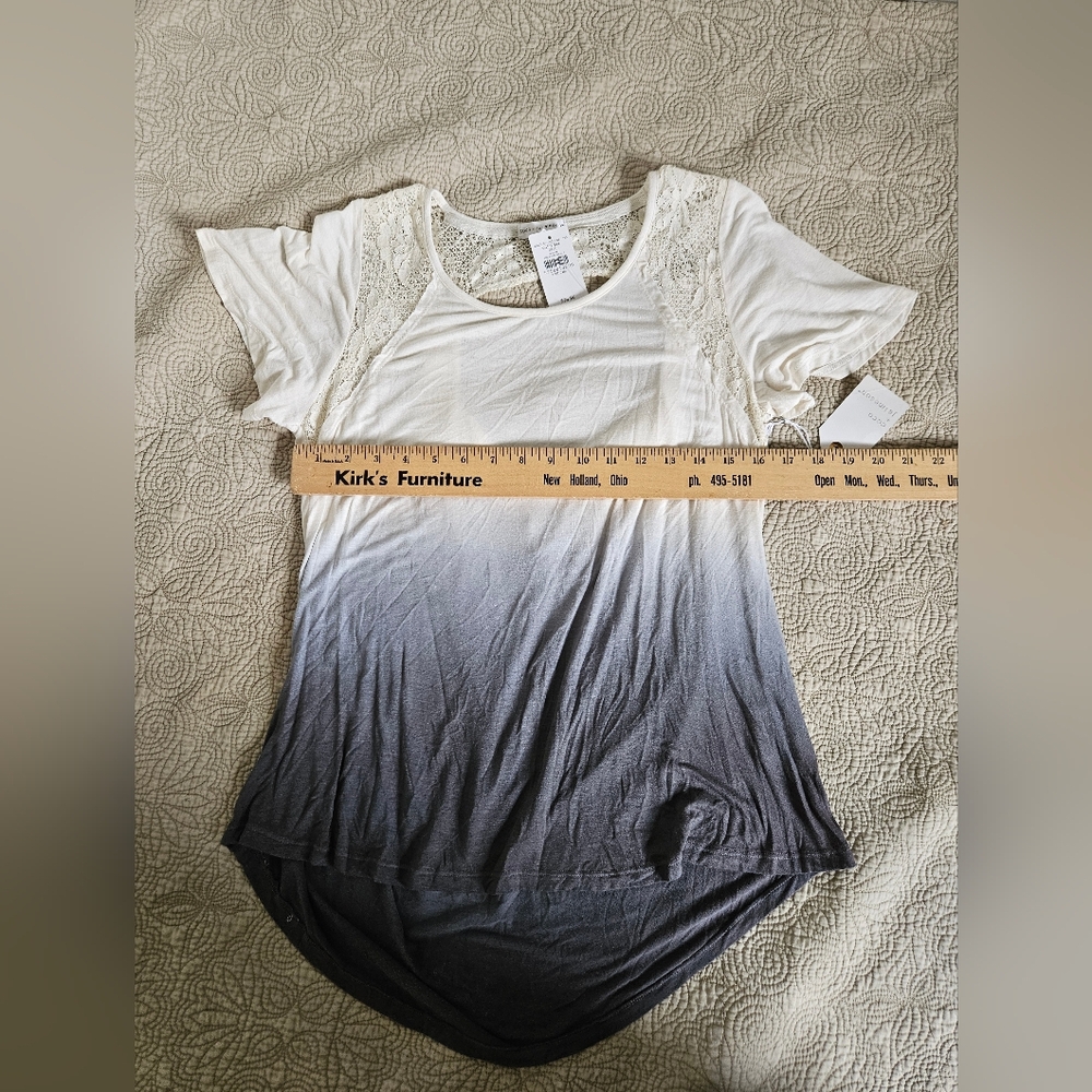 Coco + Jaimeson Women's Lace Top, White and Blue, Size Medium - Picture 5 of 7